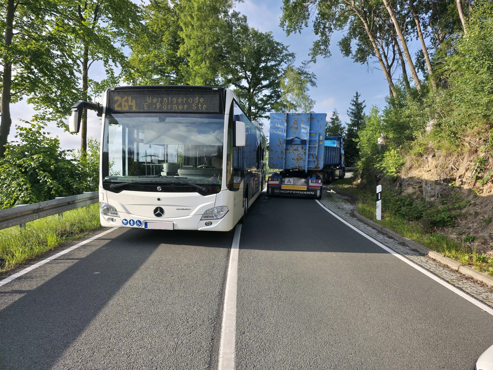 Verkehrsunfall mit Linienbus Drei Annen Hohne – Am 16.06.2025